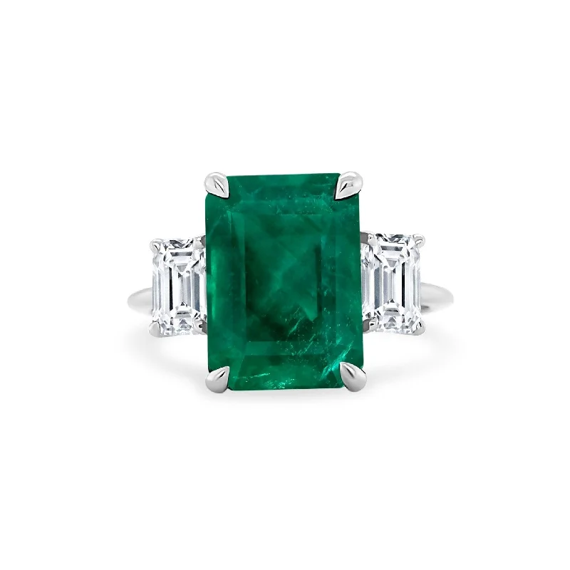 Women's rings evening-chic-Emerald with Emerald Cut Side Stones