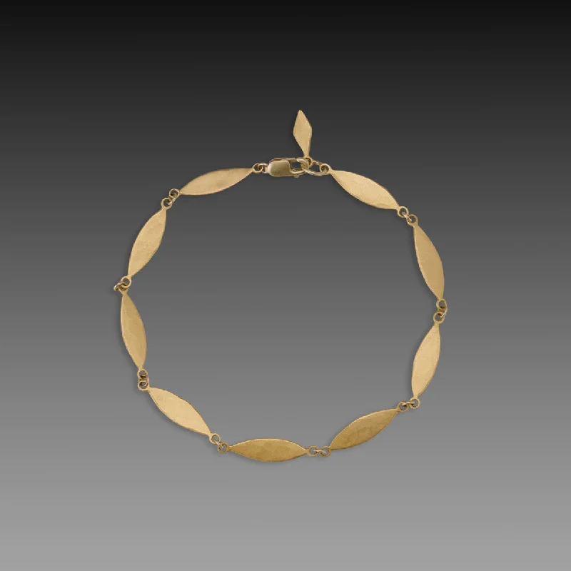 Women's bracelets contemporary-gem-Gold Leaves Link Bracelet